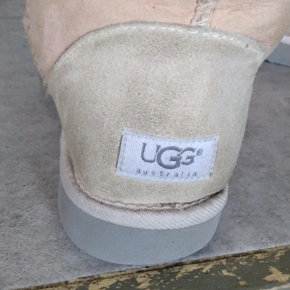 UGG AUSTRALIA BOOTS - Picture 8 of 12